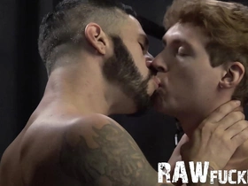 Rawfuckboys - tattooed hunk fucks a cute screaming twink raw