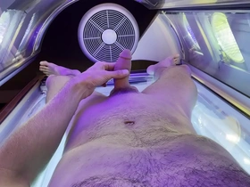Hot guy shows his dick in a tanning bed