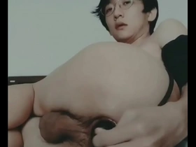 Asian faggot gaped his butthole and prolapse